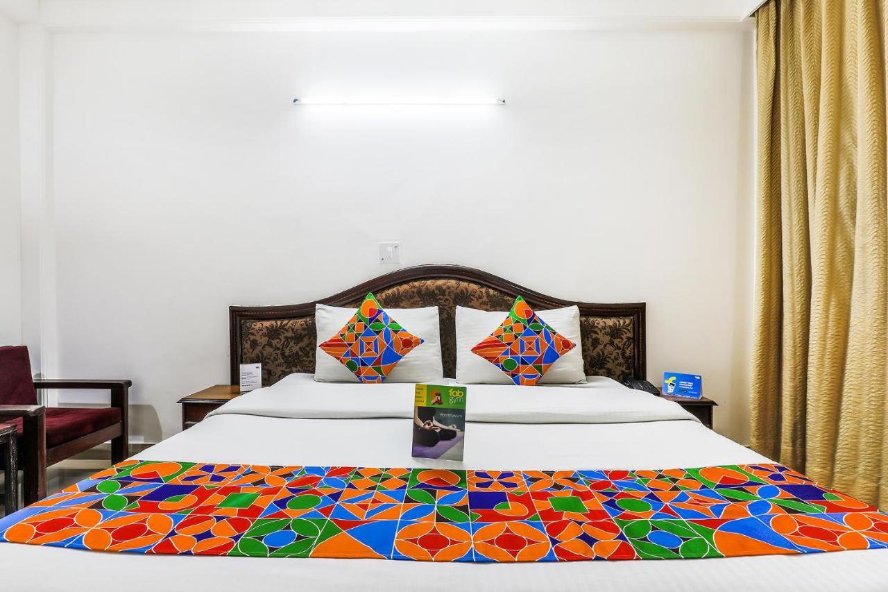 Hotel Fabexpress Hemkunt Mansion Noida Exterior foto